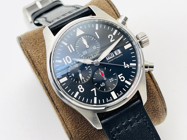 アイ・ダブリュー・シー背面デザイン